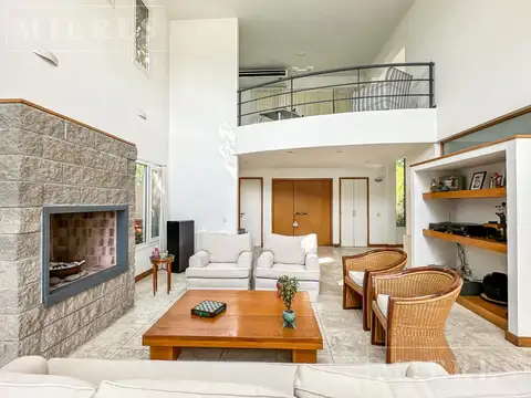 Casa 7 ambientes con 6 baños