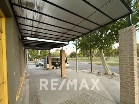 Local en Venta en General Fernandez Oro, USD 180.000