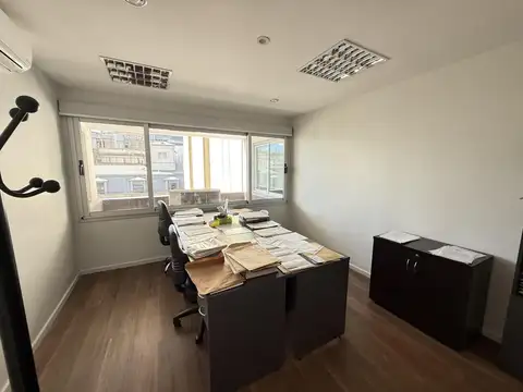 Oficina en Venta con 3 cocheras