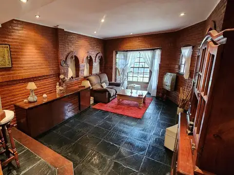 CASA 5 AMBIENTES EN VENTA HAEDO MORON CHALET