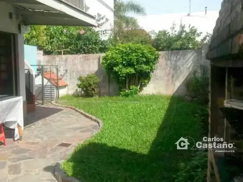Casa 2 familias 4 Amb. Con Depto. 2 Amb. al Frente