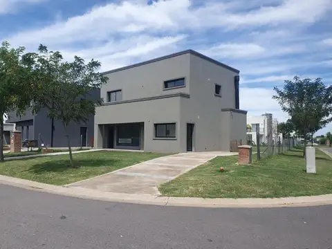 Venta casa a estrenar 3 dormitorios en lote interno Barrio San Pablo, Pilar