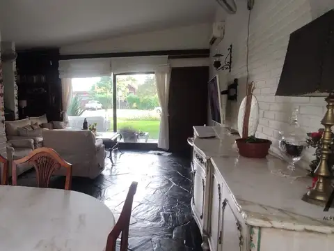 Casa en venta de 4 dormitorios c/ cochera en Jardin Pinares