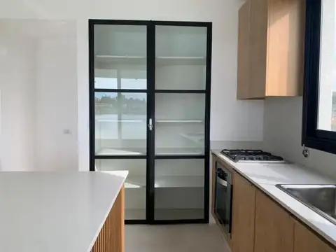 Casa 6 ambientes con 4 baños