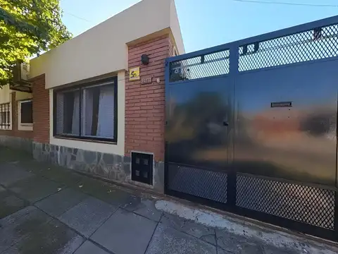 Venta de PH tipo casa 4 amb. en Castelar impecable