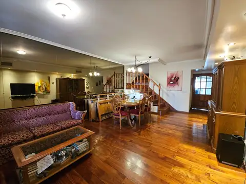 Casa en Venta con 4 cocheras