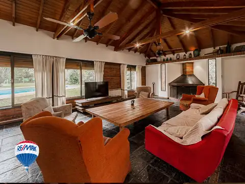 Casa en Venta con 3 cocheras