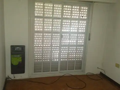 Casa en Alquiler en Ezpeleta Este, $ 700.000