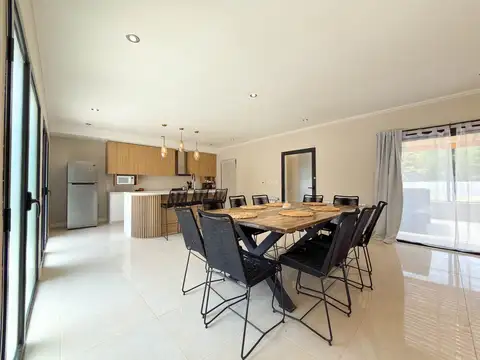 Casa 5 ambientes con 2 baños