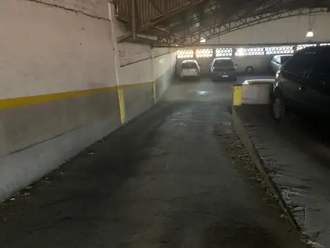 Venta Cochera fija techada en Lanús Oeste  Centro