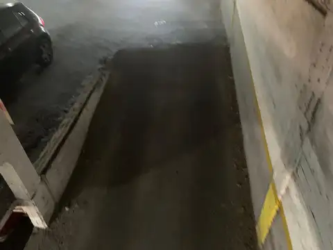 Venta Cochera fija techada en Lanús Oeste  Centro