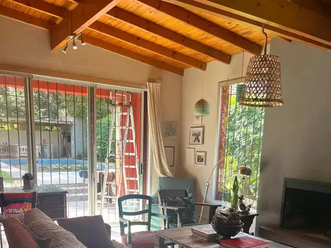 Casa 4 ambientes con 2 baños