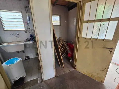 Casa con quincho - 515 e/ 141 y 142 - USD 98.000