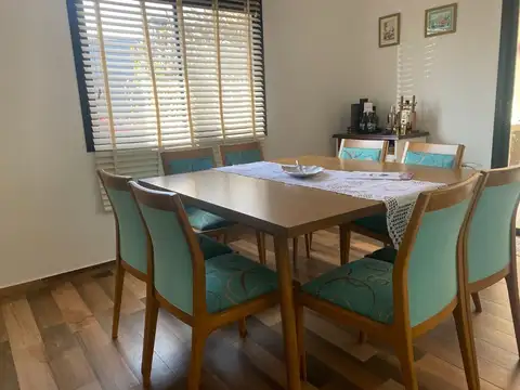 Casa 4 ambientes con 2 baños