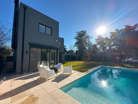 Casa en Alquiler Temporal en Barrio El Cazador, USD 1.200