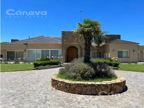 Casa 7 ambientes con 6 baños