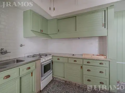 Depto Tipo Casa en Venta 50 años