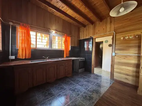 Casa 4 ambientes con 2 baños