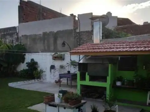 Casa en Venta en Isidro Casanova, USD 148.000