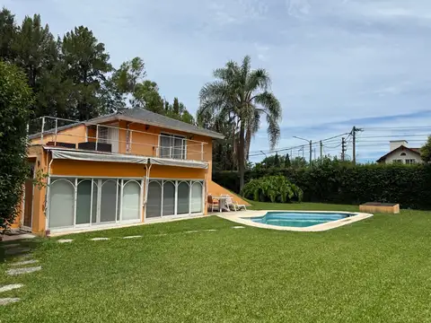 Casa en Venta con 4 cocheras