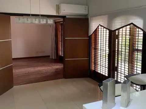 Casa en Venta con 4 cocheras