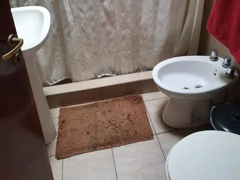 Casa en Alquiler con 1 cochera