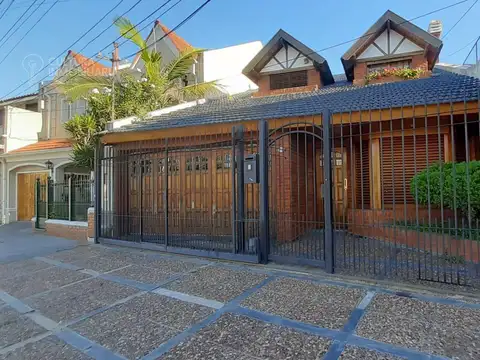 CASA VENTA VILLA SARMIENTO 4 AMBIENTES CON PILETA