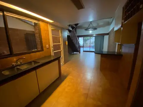 CASA VENTA VILLA SARMIENTO 4 AMBIENTES CON PILETA