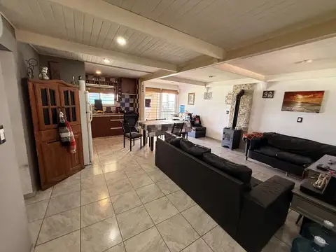 Casa 5 ambientes con 1 baño