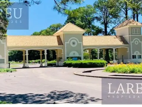 Terreno en Los Pinares C. Club