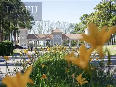 Terreno en Los Pinares C. Club