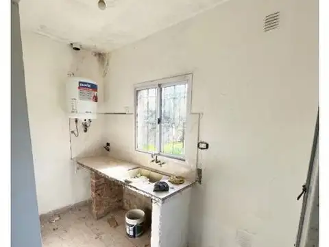 Casa 3 ambientes con 1 baño