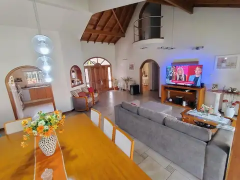 Casa en Venta con 7 cocheras