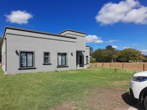 Casa en Venta en Campana, USD 230.000