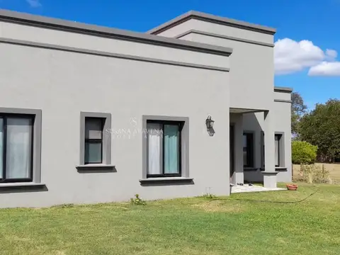 Casa 4 ambientes con 4 baños