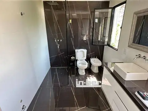 Casa 6 ambientes con 3 baños