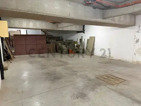 LOCAL EN PLANTA BAJA CON PORTON AUTOMATICO EN BOEDO