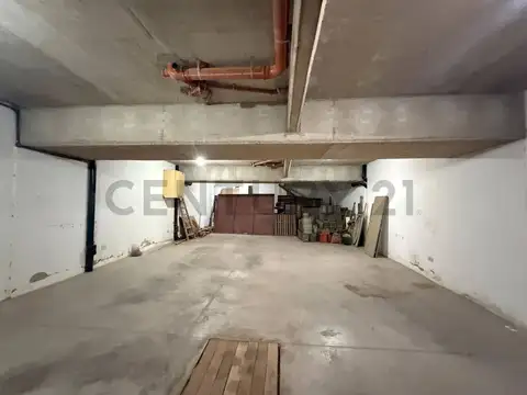 LOCAL EN PLANTA BAJA CON PORTON AUTOMATICO EN BOEDO