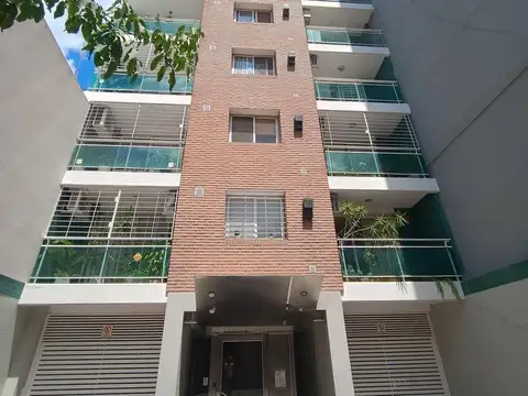 Departamento 1 dormitorio. Semipiso Doble Balcon. Centro, Quincho.