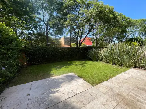 Departamento en venta - San Isidro - 3 dormitorios (1 suite) - Dependencia de servicio - Jardín