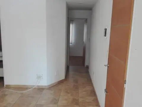 VENDEMOS UN 3 AMB. MUY BUENO  CASTELAR SUR