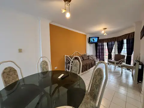 EXCELENTE SEMIPISO A UNA CUADRA DEL MAR