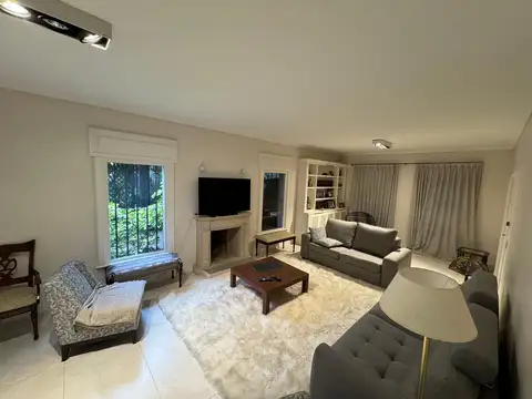 Importante Casa En El Corazón De Santa Rita Lomas De San Isidro. Dueño Financia