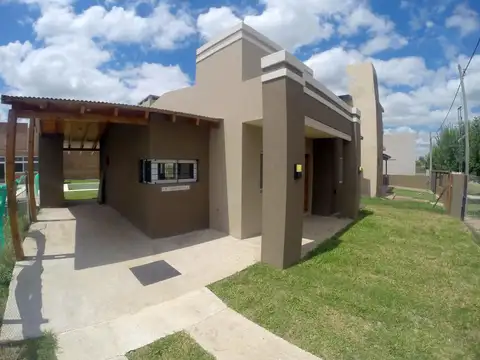 Preciosa casa parquizada con pileta! Tierra de Sueños 2