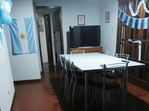 Casa 5 ambientes con 2 baños