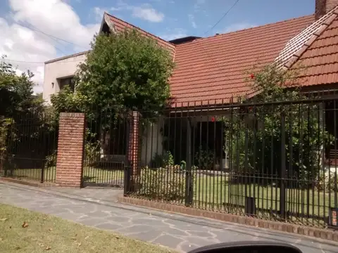 OPORTUNIDAD CASA A LA VENTA CALLE LA ROSA 750 ADROGUE