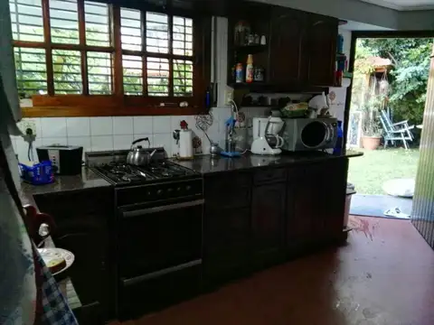 OPORTUNIDAD CASA A LA VENTA CALLE LA ROSA 750 ADROGUE