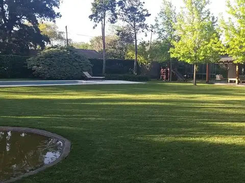 Casa en Venta con 2 cocheras