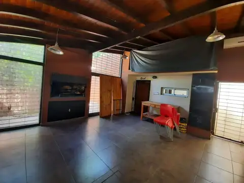 CASA EN VENTA CON TERRENO Y GALPON EN BARRIO BELGRANO