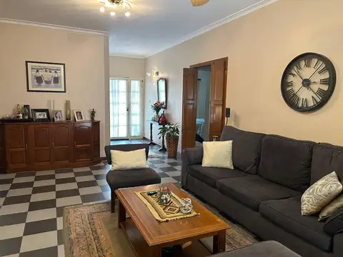 Casa 5 ambientes con 3 baños